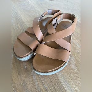 Sorel Roaming Criss Cross Sandals - Size 7.5